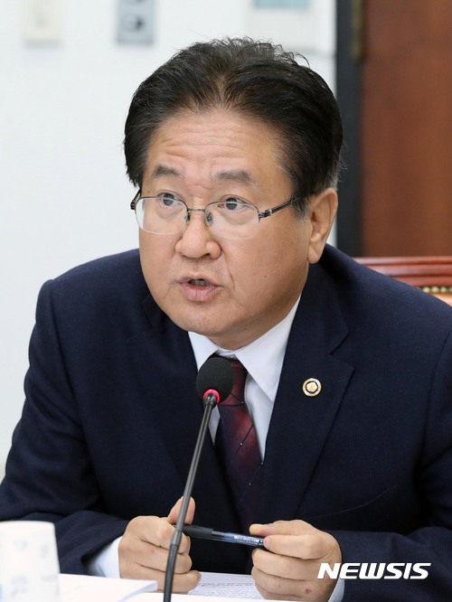 【서울=뉴시스】홍효식 기자 = 서주석 국방부 차관이 10일 광주를 찾아 5월 단체와 면담했다. 2018.03.10. (사진 = 뉴시스 DB) 