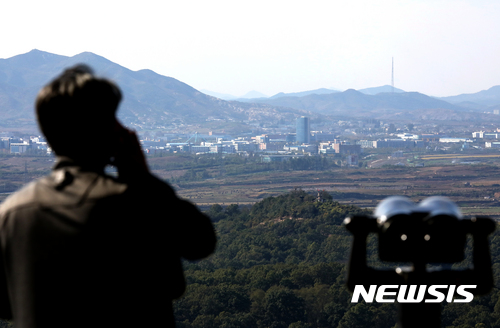 【서울=뉴시스】경기도 파주시 도라산전망대에서 바라본 개성공단. 2017.11.10.photo@newsis.com