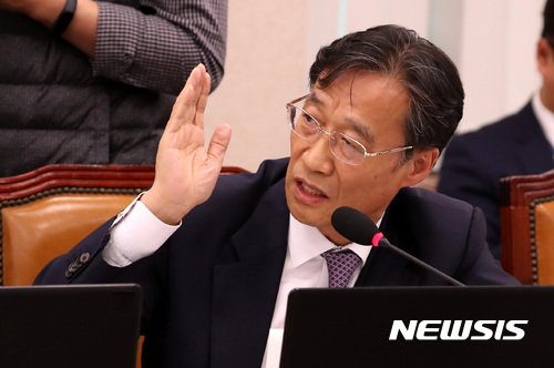【서울=뉴시스】이영환 기자 = 유동수 더불어민주당 의원. 2017.11.10. 20hwan@newsis.com