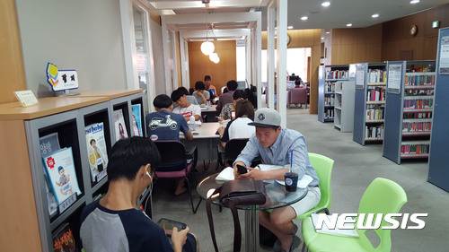 【성남=뉴시스】 성남시청 하늘 북카페