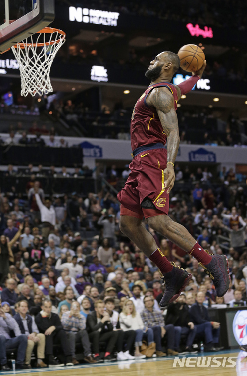 Cleveland Cavaliers' LeBron James goes up to dunk against the Charlotte Hornets during the second half of an NBA basketball game in Charlotte, N.C., Wednesday, Nov. 15, 2017. (AP Photo/Chuck Burton)