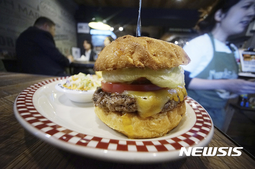 日서 트럼프·아베 함께 먹은 수제 햄버거 인기 최고 