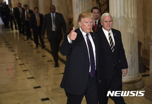 트럼프 북핵·미사일 대응에 미국인 57% "지지하지 않는다"