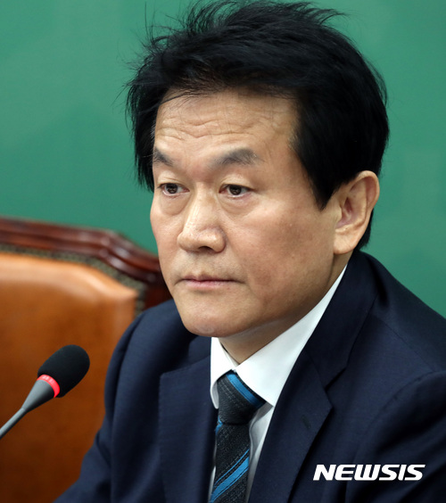 【서울=뉴시스】박영태 기자 = 박주원 국민의당 최고위원이 17일 서울 영등포구 여의도 국회 국민의당 대표실에서 진행된 제30차 최고위원회의에 앉아 있다. 2017.11.17. since1999@newsis.com