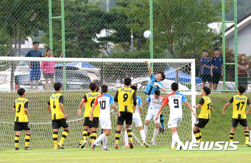 【창녕=뉴시스】안지율 기자 = 경남 창녕군은 동계 전지훈련의 중심지인 군에 축구·사이클·정구·유도 등 동계 전지훈련팀 6만 명을 유치할 계획이다. 사진은 동계훈련 모습. 2017.11.21. (사진=창녕군 제공) photo@newsis.com