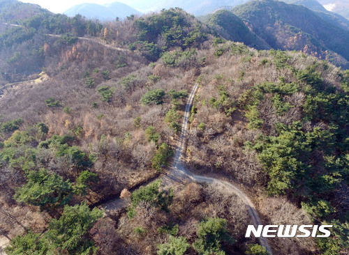 【밀양=뉴시스】안지율 기자 = 경남 밀양시는 26일 삼랑진 금오산에서 국민건강과 레저 스포츠 활동에 이바지할 제1회 금오산 산악자전거 대회를 개최한다. 사진은 금오산 전경. 2017.11.21. (사진=밀양시 제공) photo@newsis.com
