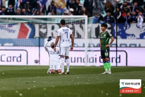 '눈물의 역전골' 수원 산토스, K리그 클래식 38라운드 MVP