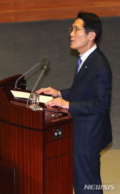 【서울=뉴시스】배훈식 기자 = 윤소하 정의당 원내대표. 2017.11.24. dahora83@newsis.com