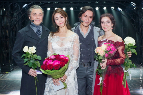 【서울=뉴시스】 뮤지컬 '안나 카레니나' '안나' 역 옥주현 러시아 무대. 2017.11.30. (사진 = 극단 마스트엔터테인먼트 제공) photo@newsis.com 