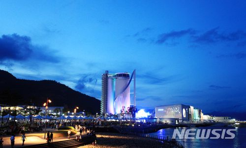 [여수=뉴시스] 구조변경 전 여수세계박람회장 스카이타워 야경. (사진=뉴시스DB). photo@newsis.com