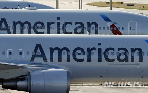 [마이애미= AP/뉴시스] 미국 플로리다주 마이애미 공항에 대기 중인 아메리컨 에어라인 항공기들. (AP자료사진). 2026.04.10. 