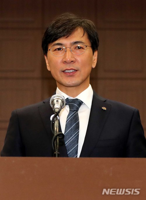 검찰, 안희정 사건 직접 수사 결정…검사 4명 수사팀 구성