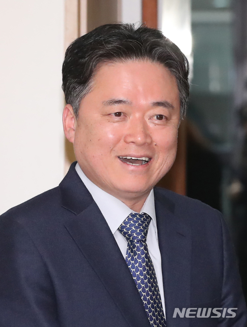 【서울=뉴시스】고승민 기자 = MBC 대주주인 방송문화진흥회는 7일 임시 이사회를 열고 최승호 뉴스타파 PD를 신임 MBC 사장으로 최종 선임했다. 2017.12.07.&nbsp; kkssmm99@newsis.com