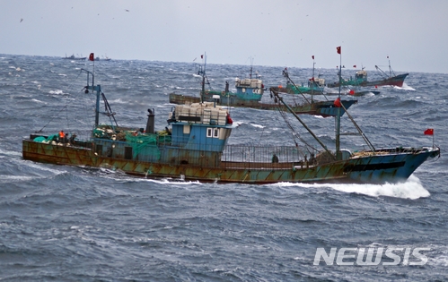 【서울=뉴시스】 불법 중국어선. (뉴시스DB)