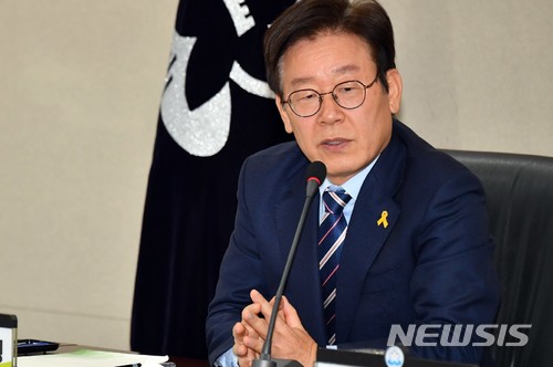 【성남=뉴시스】 이승호 기자 = 이재명 경기 성남시장이 8일 시청에서 열린 제16차 경기 동남부지역 관군 정책협의회에서 발언하고 있다.2017.12.08.(사진 = 성남시청 제공) photo@newsis.com