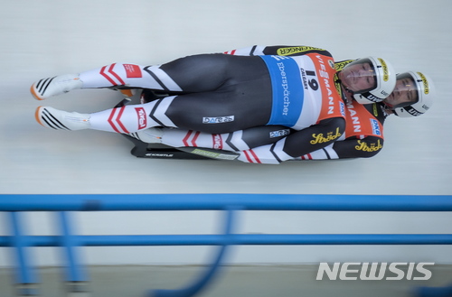 【서울=AP/뉴시스】 루지 2인승