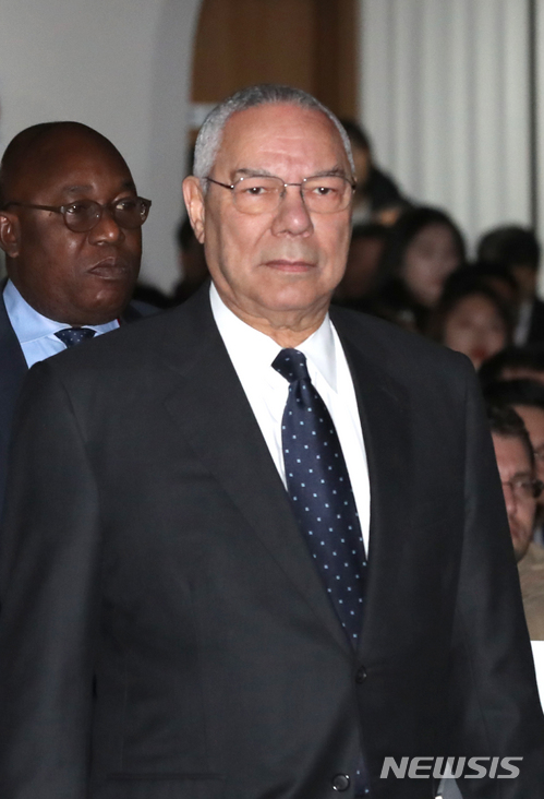 【서울=뉴시스】권현구 기자 = 11일 오전 서울 서초구 국립외교원 대강당에서 열린 2017 외교안보연구소(IFANS) 국제문제회의에 콜린 파월 전 미국 국무부 장관이 참석하고 있다. 2017.12.11.&nbsp; stoweon@newsis.com