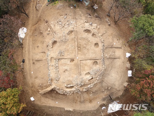 【충주=뉴시스】대림산성 봉수대 원경. (사진=충주시 제공) photo@newsis.com