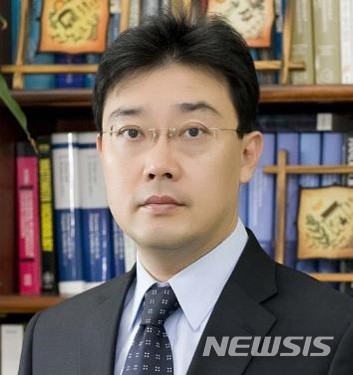 사진은 포스텍 차형준 교수.