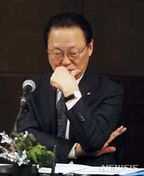 '최흥식 전 금감원장 연루' 하나은행 채용비리 32건 포착