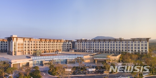 【제주=뉴시스】 제주신화월드 랜딩 리조트관 전경.(람정제주개발 제공).