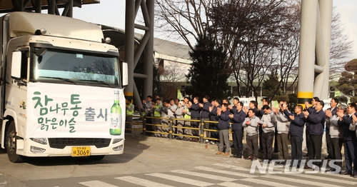 하이트진로, '참나무통 맑은이슬' 첫 출고