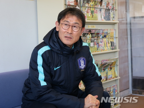 윤덕여 "여자축구선수 200명···" 호성적 내야 지원자 늘텐데