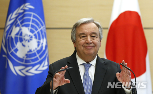 【도쿄=AP/뉴시스】일본을 방문 중인 안토니우 구테흐스 유엔 사무총장이 14일(현지시간) 기자회견에서 필요하다면 김정은 북한 노동장 위원장을 만날 의향이 있다고 밝혔다. 2017.12.14