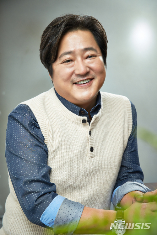 곽도원 소속사 대표 "이윤택 고소인단 일부 돈보내라 협박"