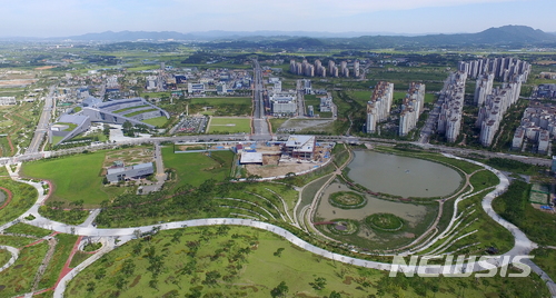 【홍성·예산=뉴시스】하늘에서 내려다 본 충남 내포신도시 전경