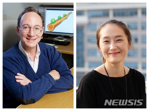 【대전=뉴시스】 사진 왼쪽부터 IBS 첨단연성물질 연구단 스티브 그래닉(Steve Granick) 단장, 지아영 연구위원 