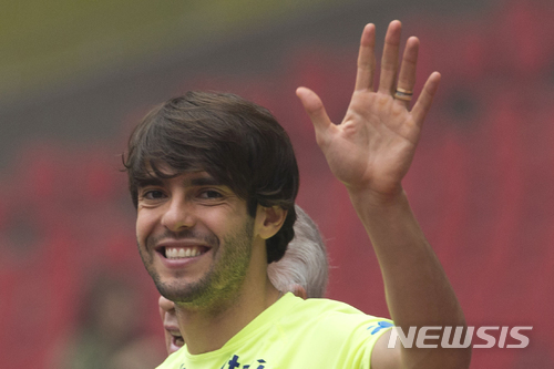 하얀펠레 카카, 그라운드 떠난다···호날두·메시 직전 톱스타