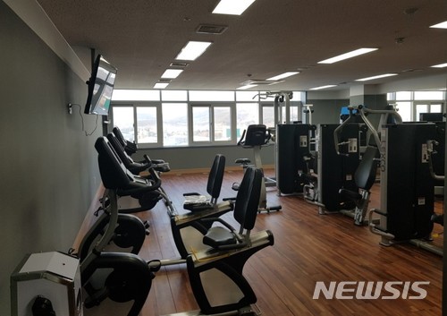 【대구=뉴시스】민경석 기자 = 대구의 첫 '아파트형 공장'인 대구지식산업센터(센터)가 대구시 북구 침산동에 문을 열었다. 사진은 20일 오후 센터 내 체력단련실의 모습이다. 2017.12.20.0803mks@newsis.com