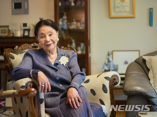 【서울=뉴시스】박영숙 作 김현경. 故김수영 시인의 아내. (사진=한미사진미술관,박영숙 사진가 제공.사진은 이 기사 외 사용을 불허합니다) photo@newsis.com