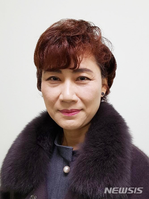 【공주=뉴시스】유순상 기자 = 공주대는 간호학과 김희경 교수가 제23대 한국성인간호학회장에 선출돼 내년 1월부터 2년간 임기를 수행한다고 21일 밝혔다. 그동안 학회 부회장과 대전·충청지부장 등을 역임했고 간호법교육학회장, 간호학회지 심사위원 및 편집위원으로 활동하고 있다.2017.12.21.(사진=공주대 제공) ssyoo@newsis.com&nbsp; 