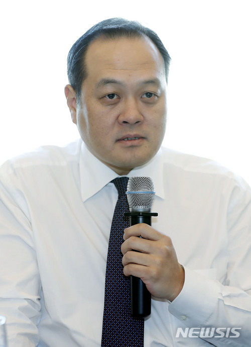 【서울=뉴시스】최동준 기자 = 김지용 평창동계올림픽 대한민국 선수단장이 21일 서울 성북구 국민대학교에서 기자간담회를 열고 평창동계올림픽 성공적 개최를 위한 포부를 밝히고 있다. 2017.12.21. photocdj@newsis.com