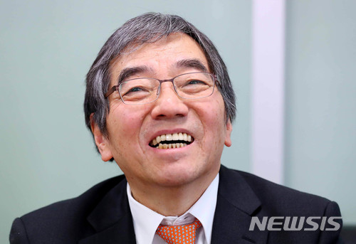 【서울=뉴시스】전신 기자 = 윤석헌 전 금융행정혁신위원장. 2017.12.25. photo1006@newsis.com