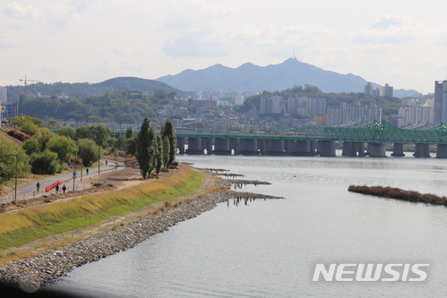 【서울=뉴시스】자연형 호안 복원 작업 완료 후의 이촌한강공원. (사진 = 서울시 제공) photo@newsis.com