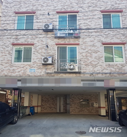 【전주=뉴시스】강인 기자 = 전북 전주에서 사라진 고준희(5)양이 살았던 전주시 우아동의 한 빌라 모습이다. 2017.12.26kir1231@newsis.com