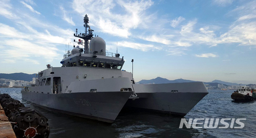 【서울=뉴시스】 방위사업청(청장 전제국)은 지난 28일 각종 해상훈련을 지원할 다목적훈련지원정(MTB)을 해군에 인도했다고 29일 밝혔다. 2017.12.29. (사진=방위사업청 제공) photo@newsis.com