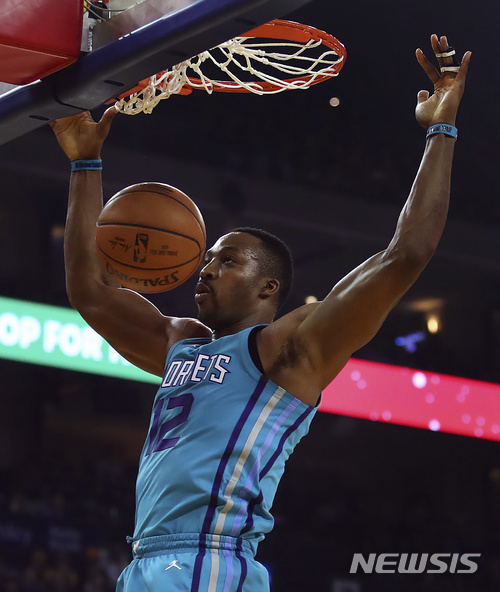 【오클랜드=AP/뉴시스】 미국프로농구 샬럿 호네트 센터 드와이트 하워드. 