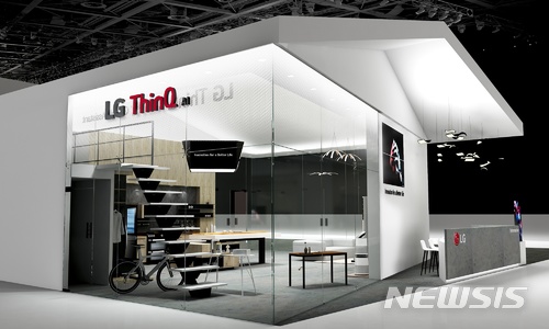 【서울=뉴시스】LG전자는 오는 9일 미국 라스베이거스에서 개막하는 세계 최대 IT전시회 CES 2018에서 인공지능 브랜드 '씽큐'를 대대적으로 알릴 계획이다.&nbsp;&nbsp; LG전자는 "CES 2018 씽큐존의 면적은 624㎡로 LG전자 부스에서 가장 면적이 넓은 전시 존"이라며 "LG전자 전시관의 주인공은 사실상 씽큐"라고 1일 밝혔다. (사진=LG전자 제공) photo@newsis.com