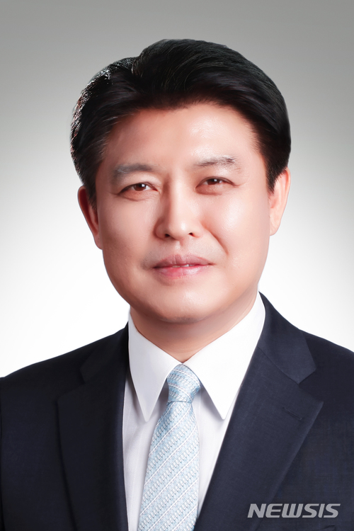 【영덕=뉴시스】강진구 기자 = 사진은 자유한국당 이희진 경북 영덕군수 예비후보.2018.05.20.(사진=영덕군 제공) photo@newsis.com