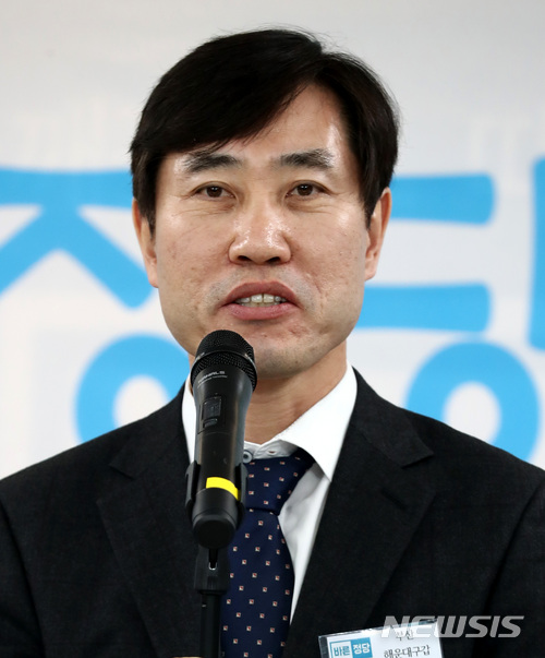 【서울=뉴시스】이영환 기자 = 무술년(戊戌年) 새해 첫날인 1일 오전 서울 여의도 바른정당 중앙당사에서 열린 신년하례식에 참석한 하태경 최고위원이 인사말을 하고 있다. 2018.01.01.&nbsp; 20hwan@newsis.com