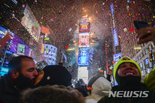 뉴욕 경찰, 새해 전야 타임스 스퀘어 경비에 첫 드론 사용 