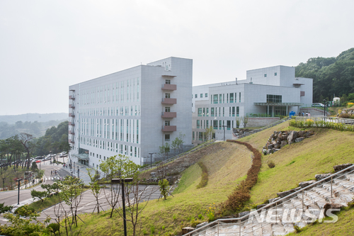 【고양=뉴시스】이경환 기자 = 올해 개교 33주년을 맞은 중부대학교는 고양캠퍼스에서 지역 친화적인 특성화를 통해 지역과 함께 성장하며 명문대학으로 도약하겠다고 2일 밝혔다. 2018.01.02.(사진=중부대 제공) lkh@newsis.com