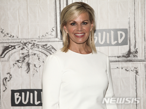 【뉴욕 =AP/뉴시스】1989년 미스아메리카 우승자인 그레첸 칼슨 전 폭스뉴스 앵커우먼이 1일 미스아메리카 조직위의 회장에 선임됐다. 사진은 뉴욕에서 열린 한 행사에 참석하고 있는 칼슨. 2018.01.02 