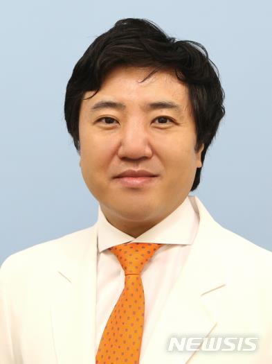 【대구=뉴시스】 김덕용 기자 = 이준호 영남대병원 성형외과 교수 2018. 01. 05. (사진=영남대병원 제공) photo@newsis.com