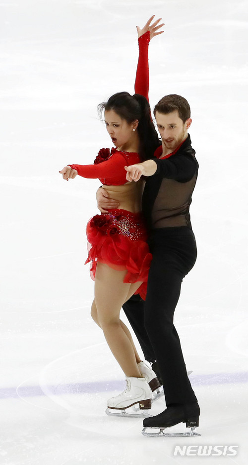 【서울=뉴시스】박주성 기자 = 5일 오후 서울 목동실내빙상장에서 열린 제72회 전국남녀 피겨스케이팅 종합 선수권대회 겸 평창올림픽 피겨 국가대표 3차 선발전에서 시니어 아이스댄싱 민유라-알렉산더 겜린 선수가 경기를 펼치고 있다. 2018.01.05. park7691@newsis.com
