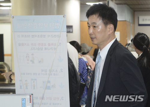 【서울=뉴시스】김선웅 기자 = 유영하 변호사가 지난해 8월 서울 서초구 서울중앙지법에서 열린 박근혜 전 대통령 국정농단 49차 공판에 출석하고 있다. 2017.08.07.&nbsp; photo@newsis.com